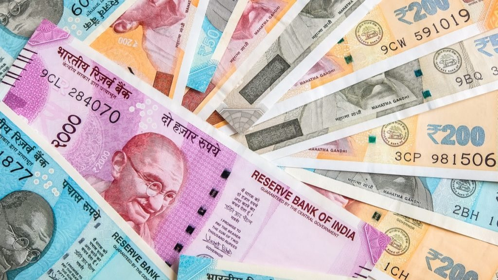 Đồng Rupee của Ấn Độ mất giá kỷ lục do khủng hoảng giá dầu