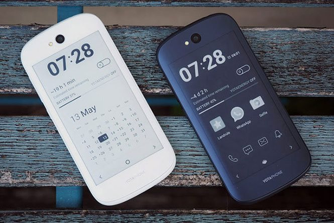 yotaphone2-white-780_ptsl.jpg