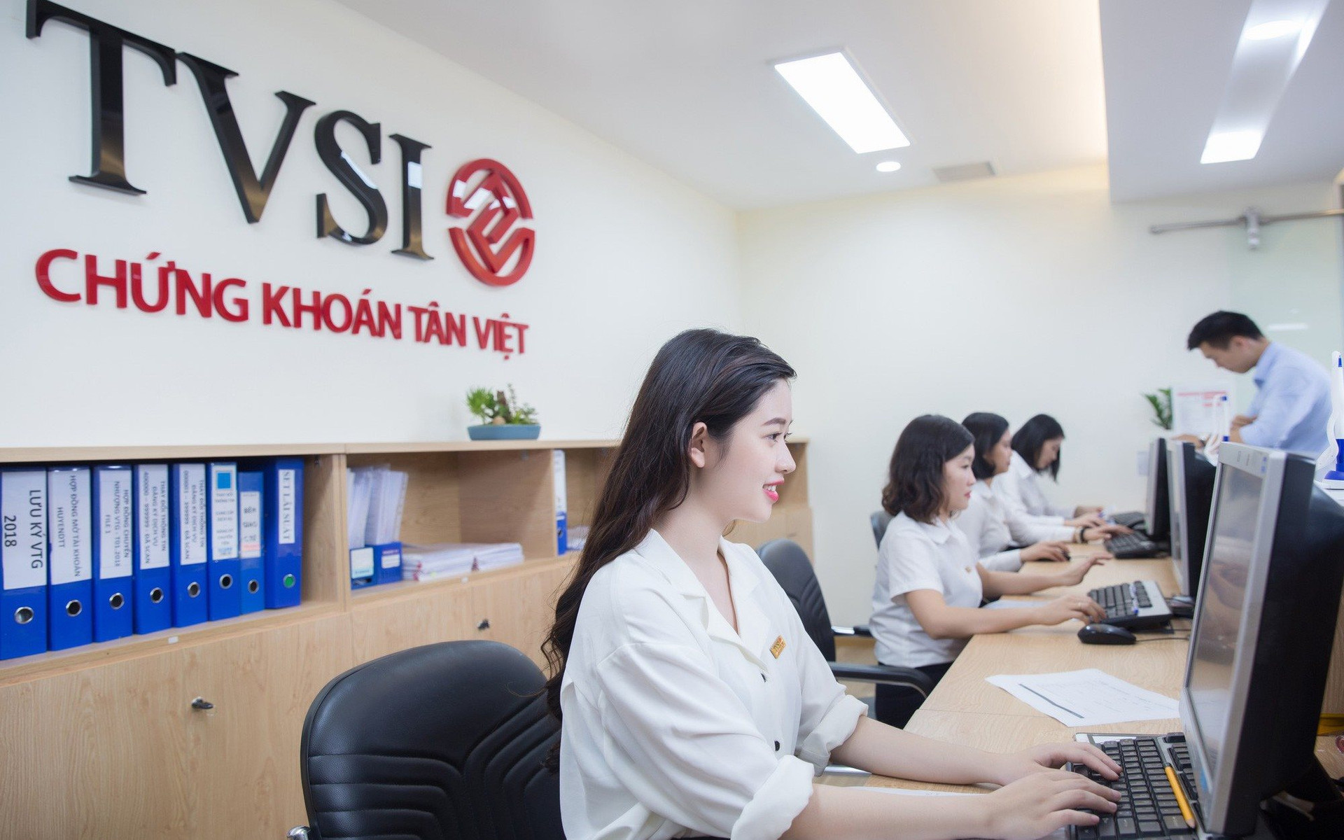 Chứng khoán Tân Việt (TVSI): Ngừng dịch vụ ứng trước tiền bán chứng khoán