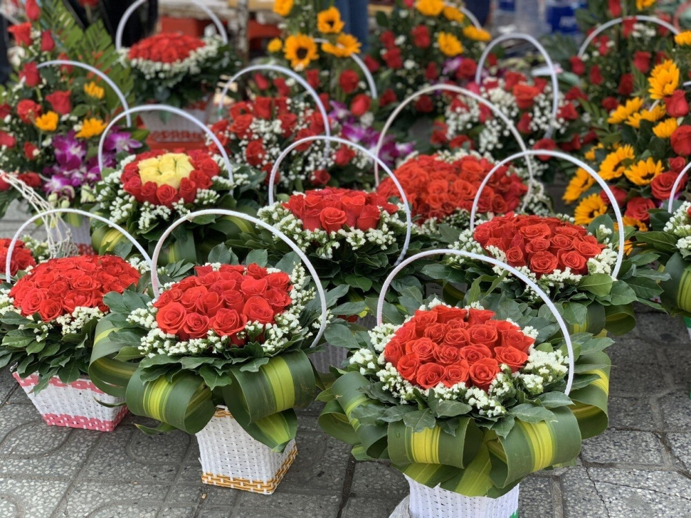 Giá hoa tươi dịp 8/3 tăng giá mạnh gấp 2 lần so với ngày thường