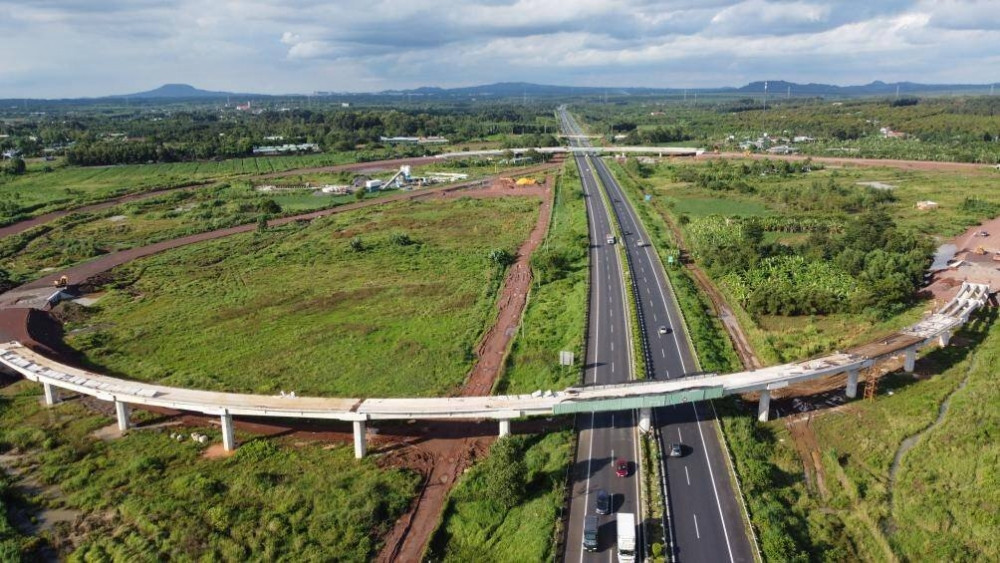 Thiếu đất đắp, Dự án Phan Thiết - Dầu Giây chưa thể hoàn thành trước ngày 30/4