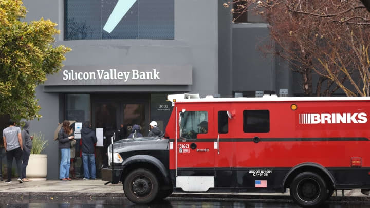 Vì sao Ngân hàng Silicon Valley (SVB) sụp đổ?