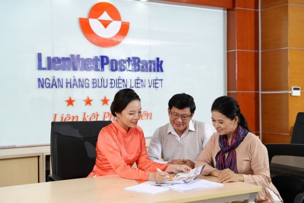 Người nhà lãnh đạo LienVietPostBank liên tục bán lượng lớn cổ phiếu LPB