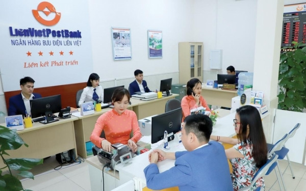 LienVietPostBank: VNPost thoái vốn bất thành, vợ Phó Tổng muốn bán sạch 2,2 triệu cổ phiếu LPB