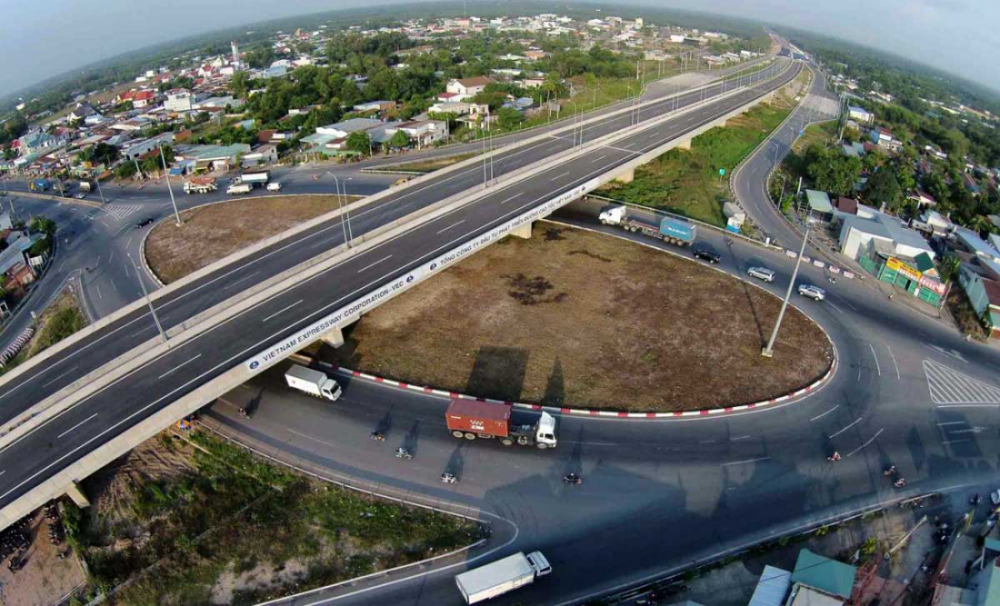 Các dự án giao thông trọng điểm tại Hà Nội và TP.HCM phải khởi công trước 30/6/2023
