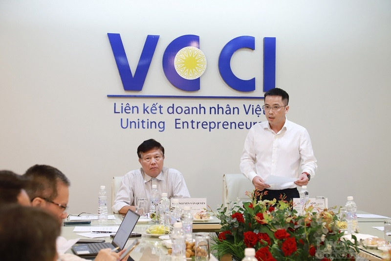 sáng 18/7, VCCI và Hiệp hội vận tải ô tô Việt Nam đã tổ chức Tọa đàm “Gỡ nút thắt cho vận tải hàng quá cảnh”