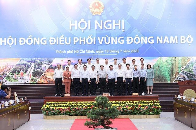 hủ tướng Chính phủ Phạm Minh Chính chụp hình lưu niệm cùng các lãnh đạo tại Hội nghị.
