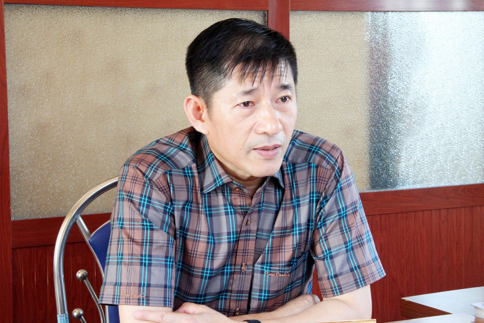 Ông Kiều Đình Hương, Giám đốc công ty CP Xuân Hòa Hà Nội – Chi nhánh Bắc Ninh trao đổi với phóng viên Diễn đàn Doanh nghiệp