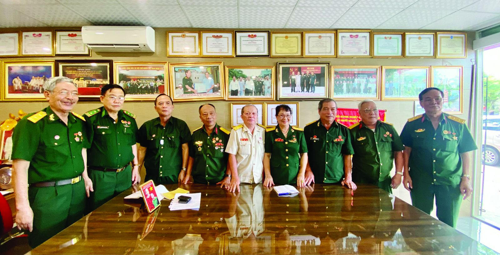  Ông Nguyễn Thanh Đoàn cùng các hội viên Hiệp hội Doanh nghiệp của Thương binh và người khuyết tật TP Hải Phòng