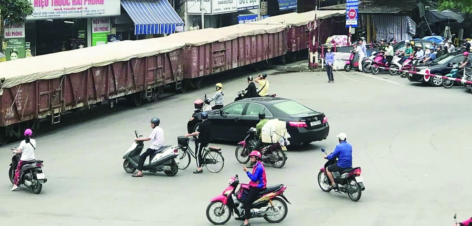  Hiện nay, hàng hoá vận chuyển bằng đường sắt ở khu vực Hải Phòng chủ yếu là nguyên liệu cho nhà máy sản xuất phân bón, nguyên liệu cho các đơn vị sản xuất hàng liên vận quốc tế