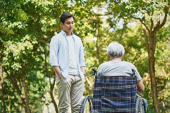 Về già, đừng dại làm điều này nếu không muốn cuộc đời trở nên khốn đốn, không chốn dung thân