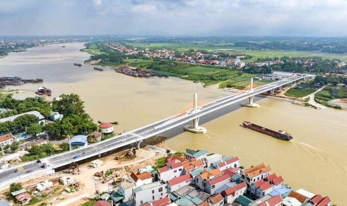 Cầu Vĩnh Phú đã hoàn thiện, dự kiến khánh thành vào dịp Quốc khánh 2/9.
