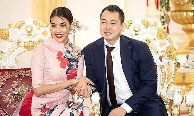 Thiếu gia Việt sinh ra trong gia tộc giàu có đình đám, tặng nhẫn 1,2 tỷ cầu hôn vợ siêu mẫu, sống trong dinh thự view bạc tỷ
