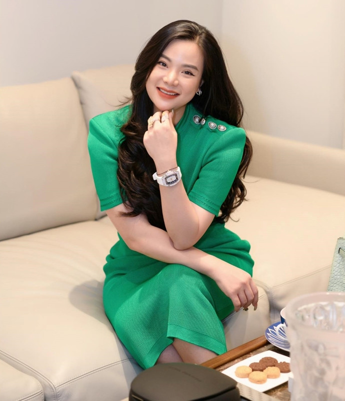 Nữ đại gia Việt U40 giàu có phát choáng: 