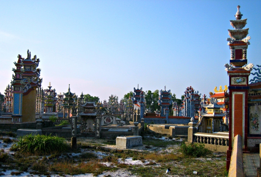 “Thành phố lăng mộ” độc nhất vô nhị, xa hoa bậc nhất Việt Nam: Chi phí từ vài trăm triệu đến chục tỷ đồng một ngôi mộ