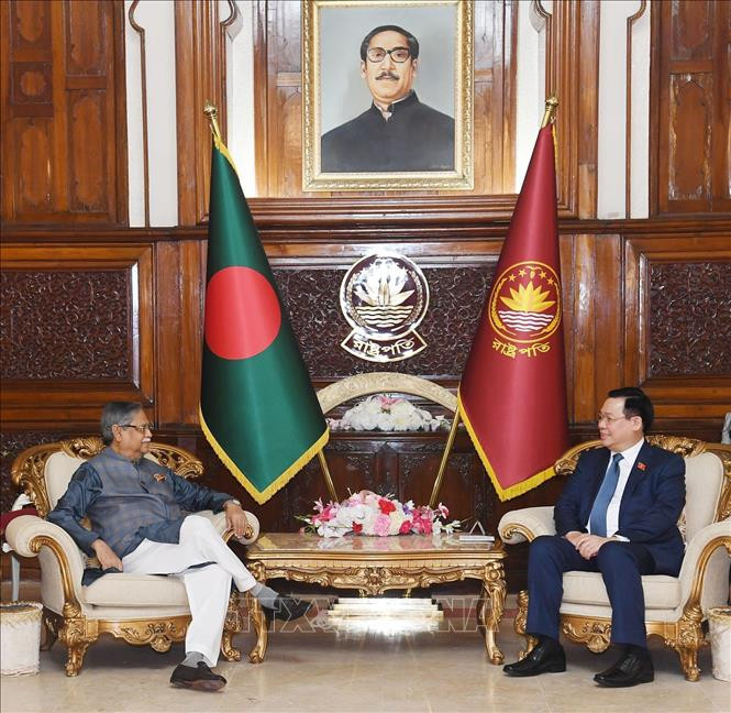 Chủ tịch Quốc hội Vương Đình Huệ hội kiến Tổng thống Bangladesh - Ảnh 2.