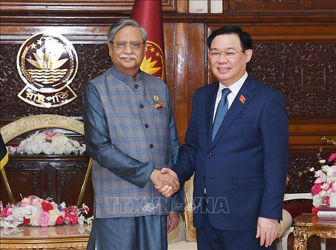 Chủ tịch Quốc hội Vương Đình Huệ hội kiến Tổng thống Bangladesh - Ảnh 1.