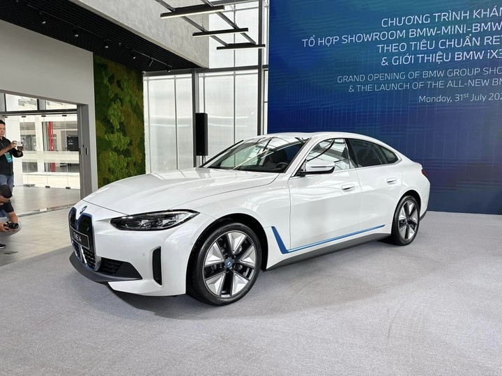 BMW ra mắt chiếc xe GRAN COUPÉ thuần điện đầu tiên tại Việt Nam