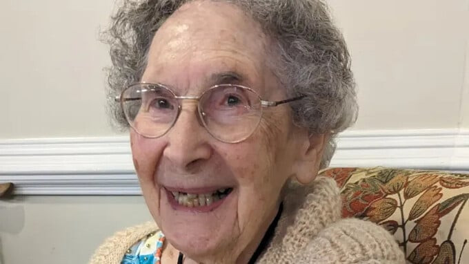 Bà Shirley Hodes vào sinh nhật thứ 107 tuổi