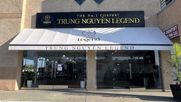 Ông Đặng Lê Nguyên Vũ đã cho khai trương cửa hàng Trung Nguyên Legend đầu tiên tại Mỹ