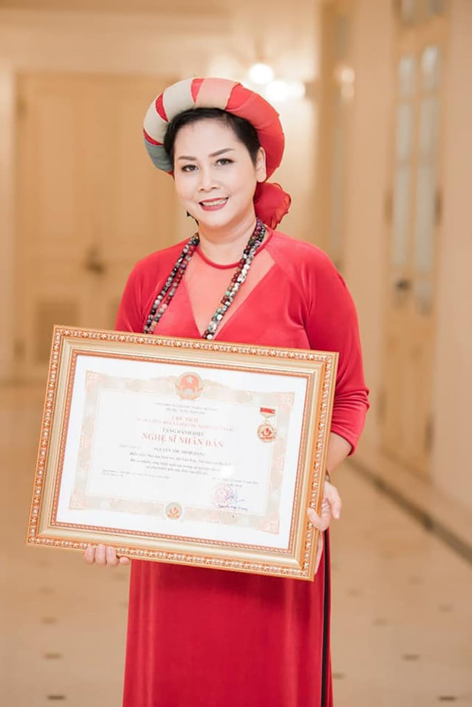Minh Hằng nhận danh hiệu Nghệ Sĩ Nhân Dân năm 2019. Ảnh: Internet.