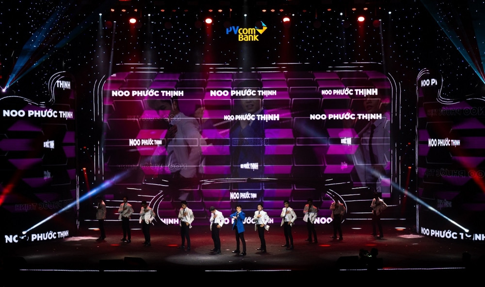 Dàn hợp xướng hơn 3.500 người trong PVcomBank Concert “Hành trình vàng son”