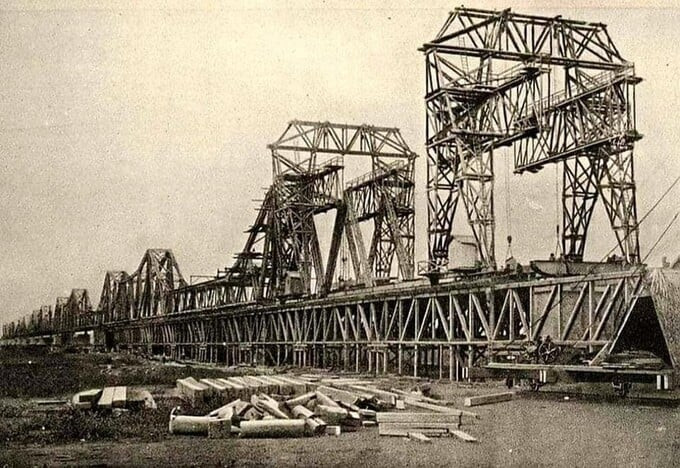 Cầu Long Biên khi xây dựng năm 1901