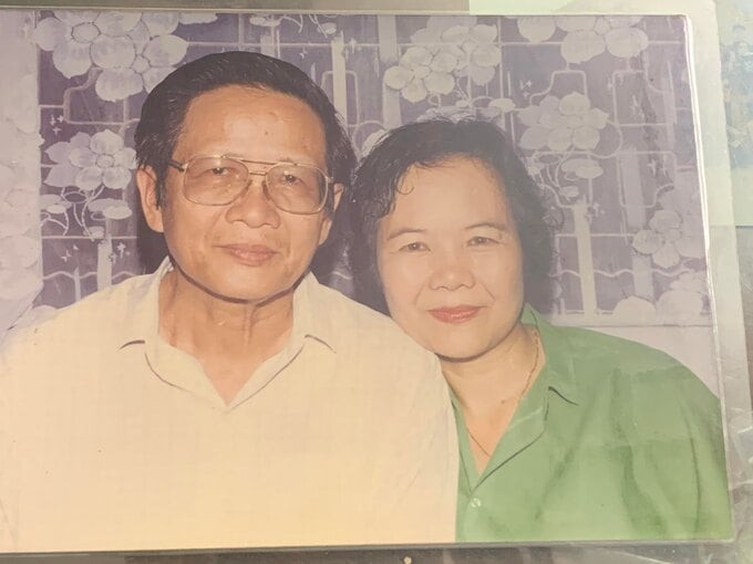 NSƯT Đức Lưu và chồng là GS,TS Trần Hạ Phương thời còn trẻ