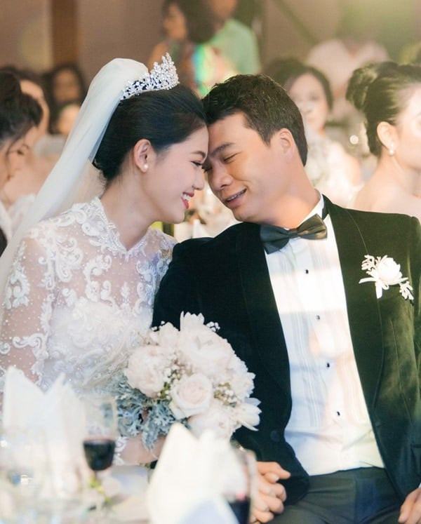 Á hậu Thanh Tú cùng chồng tổ chức một hôn lễ vô cùng xa hoa vào năm 2018