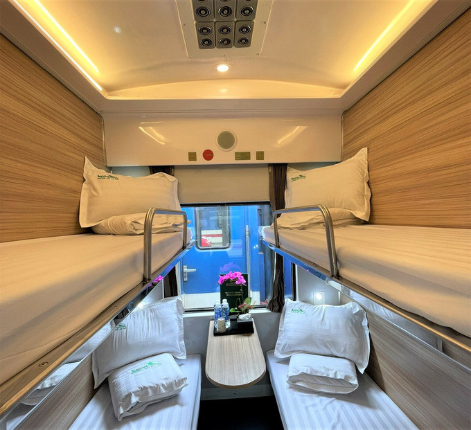 Khoang giường nằm tàu SE19/SE20 được thiết kế sang trọng, ấm cúng.
