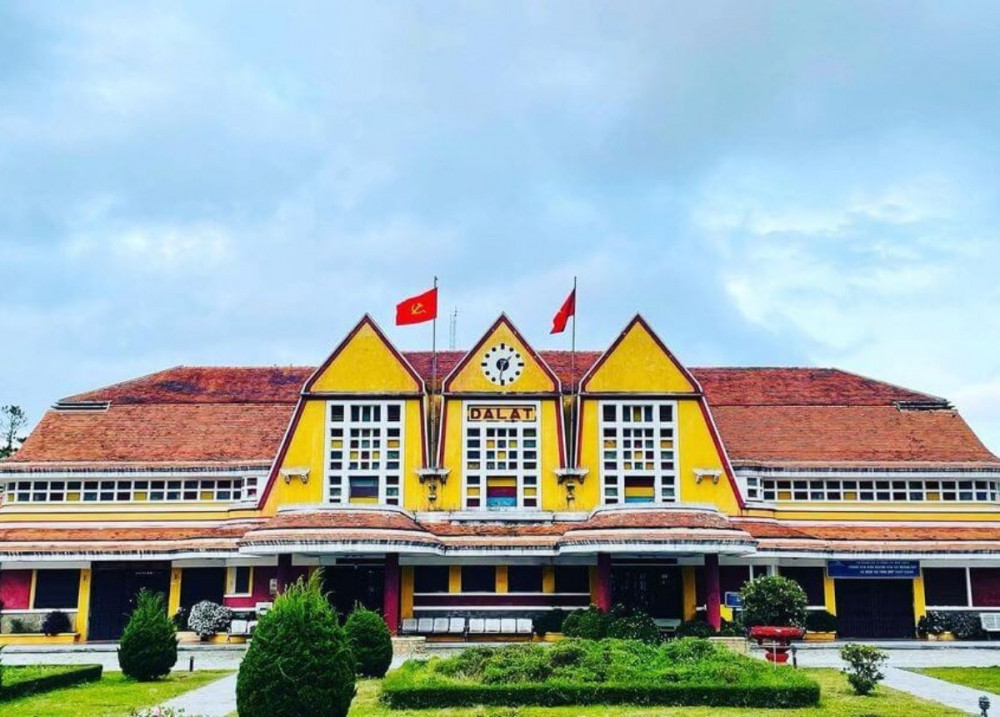 Nhà ga sở hữu đến 4 cái nhất của Việt Nam là nhà ga cổ độc nhất Đông Dương, có tuyến đường sắt răng cưa duy nhất ở châu Á và dài nhất thế giới