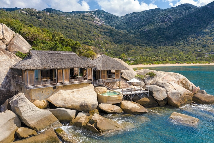 Khu nghỉ dưỡng 5 sao trên vịnh biển đẹp nhất Việt Nam, giá phòng tới gần 100 triệu đồng/đêm