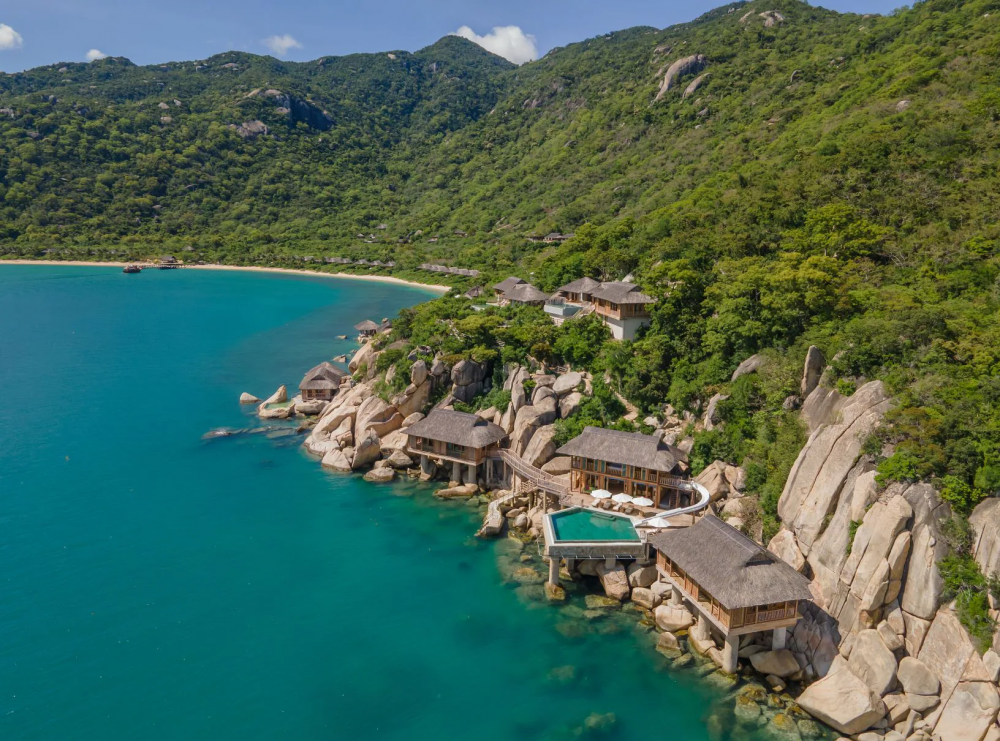Khu nghỉ dưỡng 5 sao trên vịnh biển đẹp nhất Việt Nam, giá phòng tới gần 100 triệu đồng/đêm