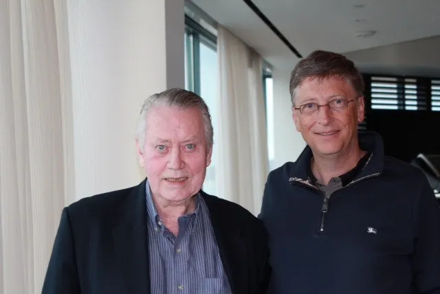 Ông Feeney và tỷ phú Bill Gates. Ảnh: Internet