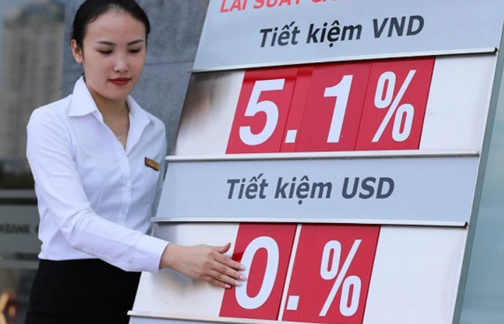 Qua thời ngân hàng ồ ạt treo biển lãi suất cao tới sát 10%/năm hút khách gửi tiền...