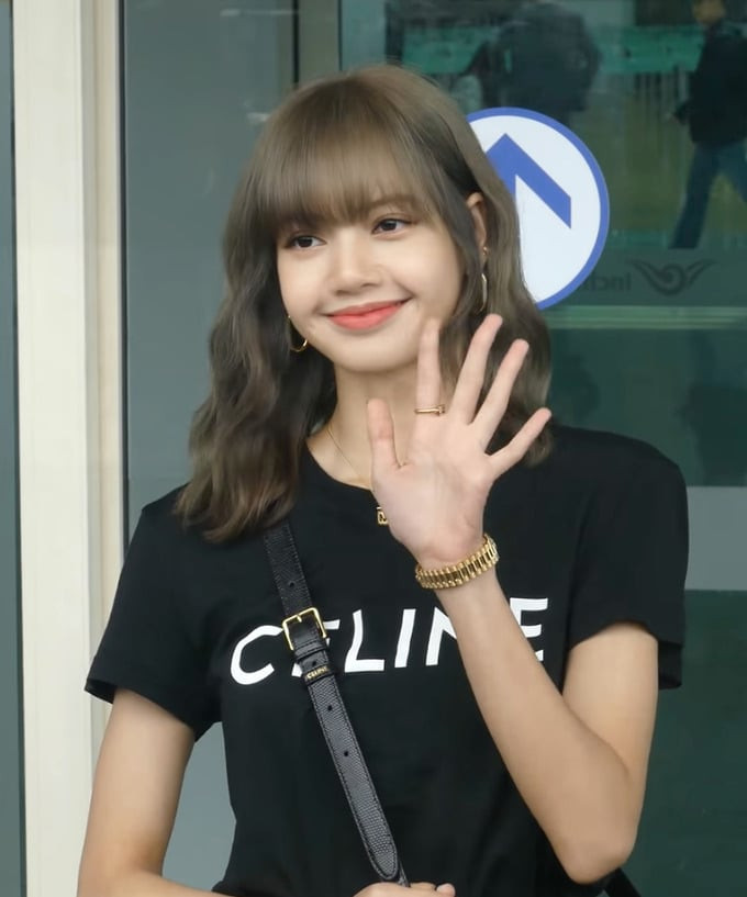 Blackpink_Lisa_190621_2