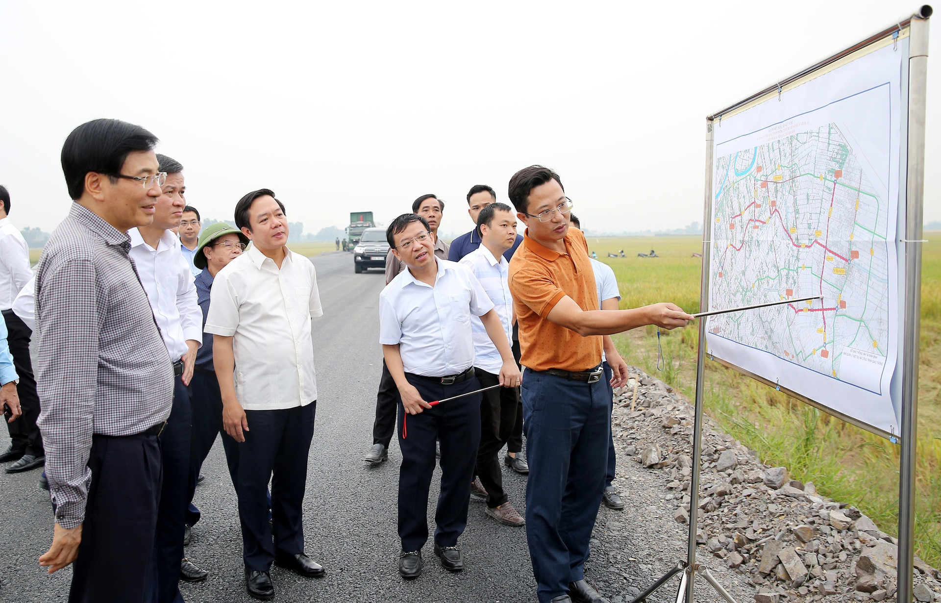 Tiếp tục ‘gỡ khó’ cho các dự án trọng điểm của tỉnh Ninh Bình - Ảnh 1.
