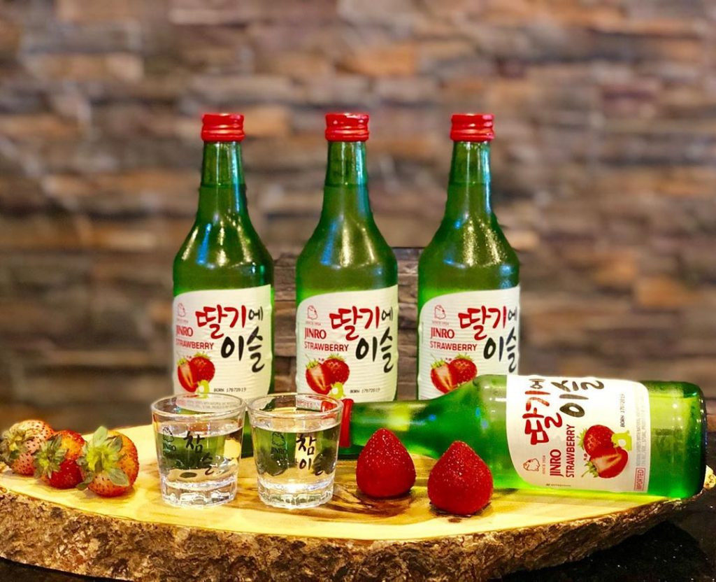 Rượu Soju Dâu Jinro 360ml - Jinro Strawberry Soju - HavaMall - Siêu Thị Hàng Nhập Khẩu Uy Tín