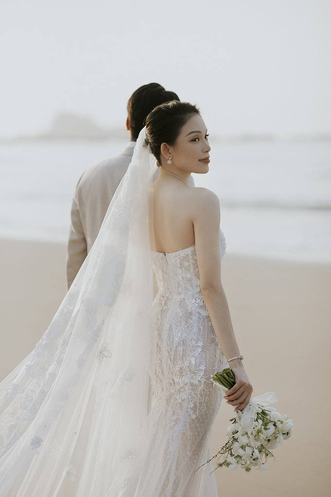 Bộ ảnh cưới được chụp ở biển Phan Thiết.
