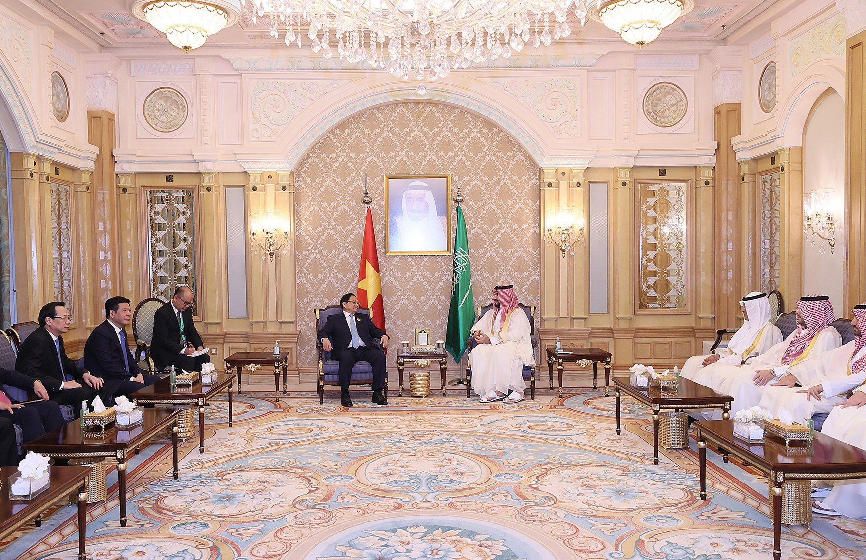 Thủ tướng Phạm Minh Chính hội đàm với Hoàng Thái tử, Thủ tướng Saudi Arabia - Ảnh 3.
