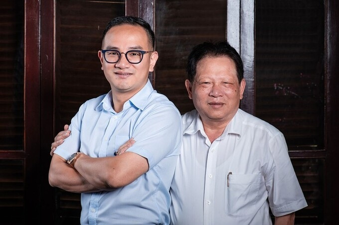 Đào Hữu Duy Anh và bố - Chủ tịch Đào Hữu Huyền. Ảnh: Internet