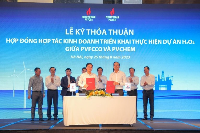 PVC và PVFCCo ký kết hợp tác kinh doanh dự án Nhà máy sản xuất nước oxy già (H2O2) tại Bà Rịa - Vũng Tàu. ảnh 1