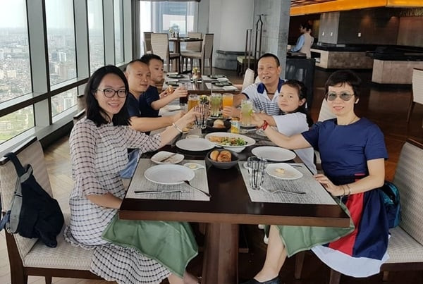 Gia đình của MC Lại Văn Sâm: Vợ, con trai, con dâu và 2 cháu nội