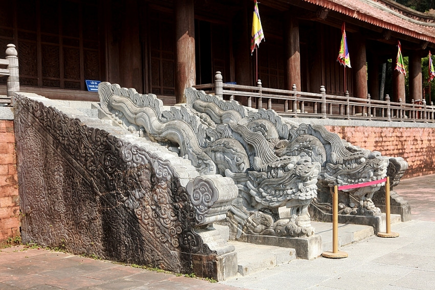 Cận cảnh công trình làm từ hơn 2.000m3 gỗ lim kỳ vĩ nhất Việt Nam, mất 12 năm để trùng tu, sơn son thếp vàng lại toàn bộ nội thất