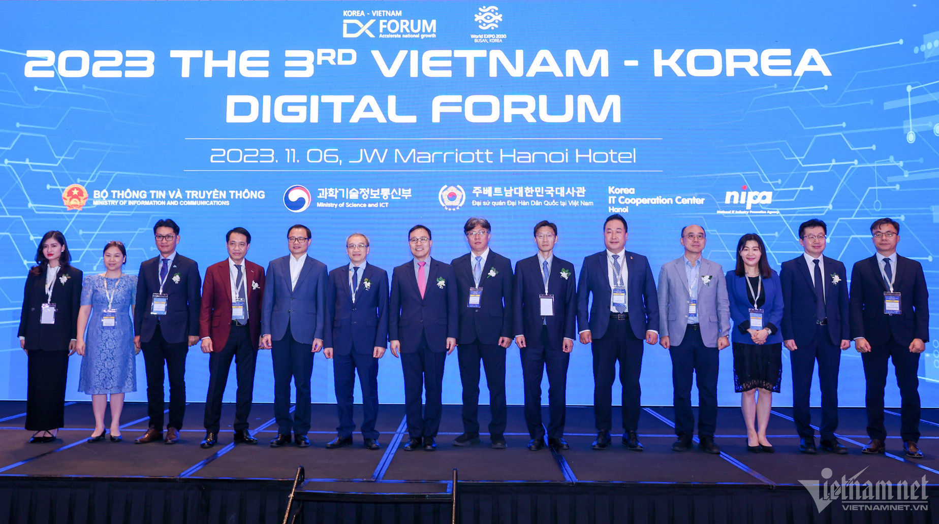 W-viet-han-forum-1.jpg