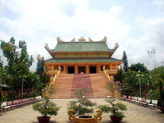 Chính điện chùa