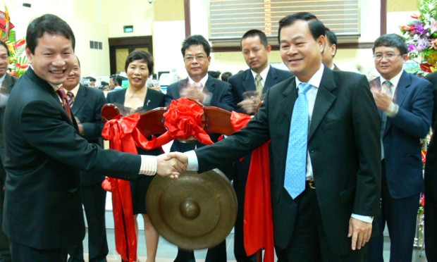 Tuổi thơ dữ dội trước hành trình trở thành triệu phú đô la khi mới 37 tuổi của sếp Hoàng Nam Tiến