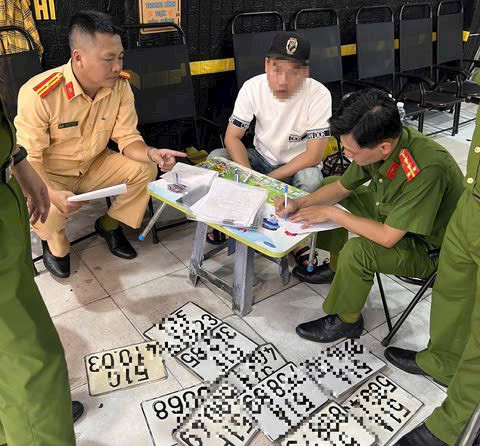 TPHCM lập 10 tổ kiểm tra phát hiện nhiều biển số ô tô, xe máy không rõ nguồn gốc- Ảnh 1.