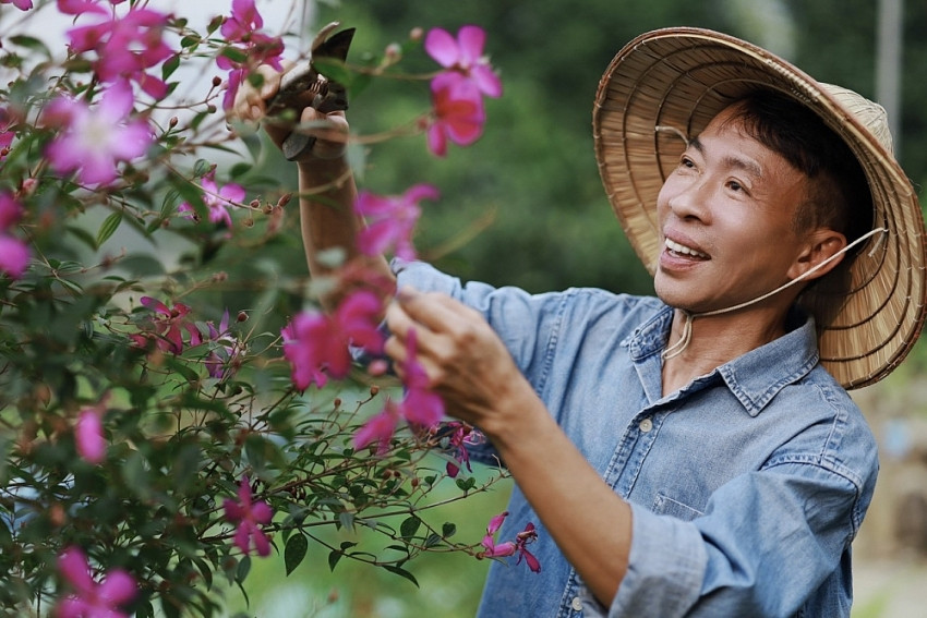 Nam ca sĩ U60 sống độc thân, vui thú điền viên trong trang trại 10.000m2 sau khi ly hôn vợ kém 18 tuổi