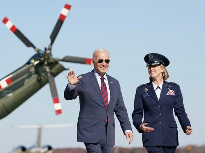 biden tap cap binh.jpg